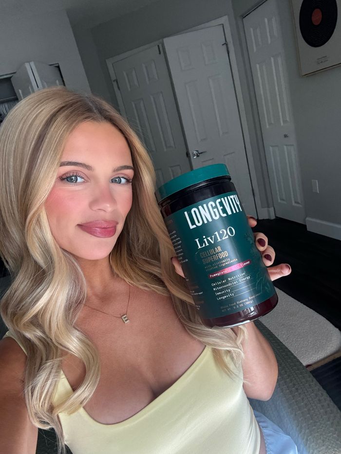 Liv120 member holding her jar